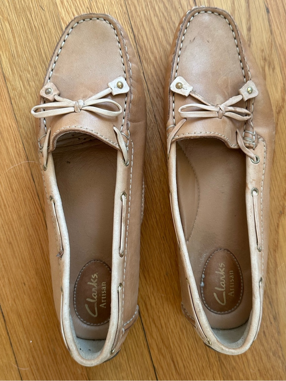 Clark’s Women's Tan Leather driving Loafers preppy